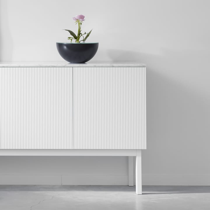 Beam sideboard, witte lak, wit onderstel, blad van carrara marmer A2