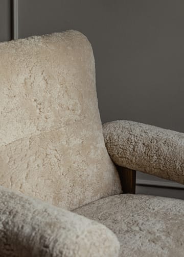 Brasilia fauteuil - Dark oak-Nature sheepskin curly - Audo Copenhagen