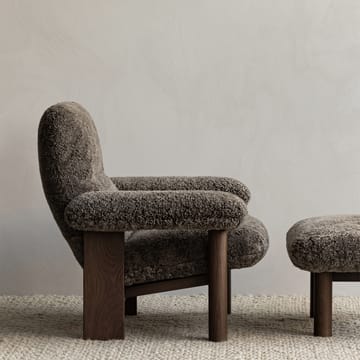 Brasilia fauteuil - leer dunes camel 21004 bruin, walnoothouten onderstel - Audo Copenhagen