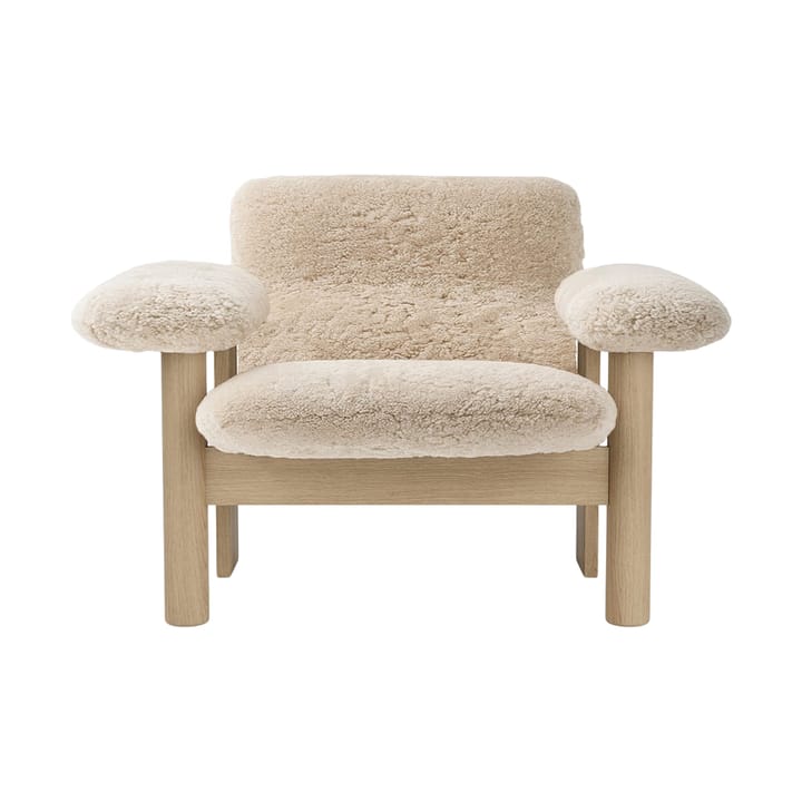 Brasilia fauteuil low back, Natural oak-Nature sheepskin curly Audo Copenhagen