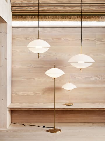 Clam vloerlamp 128 cm - Opal-brass - Fritz Hansen