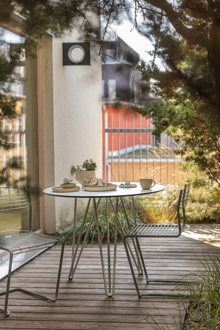 High Tech tafel, ø90 cm, Wit-verzinkt statief Grythyttan stalen meubelen