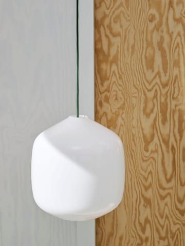 Buoy hanglamp Ø20 cm - Opal glass-soft black - HAY