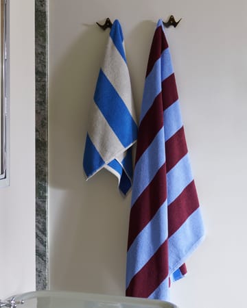 Frotté Stripe handdoek 50x100 cm - Bordeaux-Sky blue - HAY