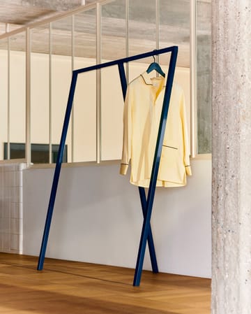 Loop Stand Wardrobe klerenhanger - Deep blue - HAY