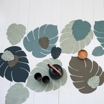 Monstera Leaf Nupo placemat L - Army green - LIND DNA