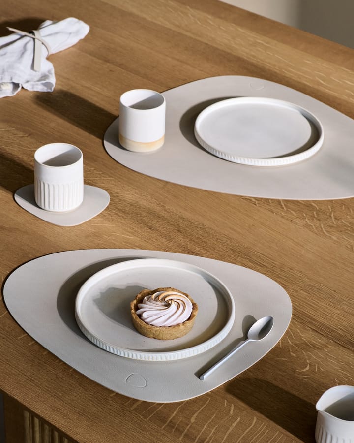 Nupo placemat curve L, Oyster white LIND DNA