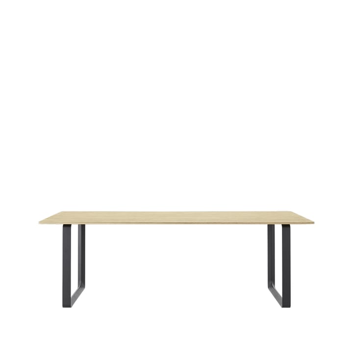 70/70 eettafel 225x90 cm - Solid oak-Black - Muuto