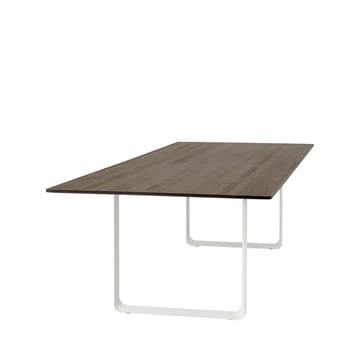 70/70 eettafel 295x108 cm - Solid smoked oak-White - Muuto