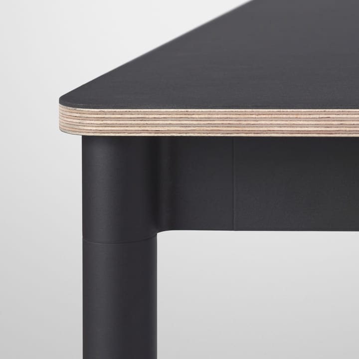 Base eettafel, oak, zwart onderstel, plywoodrand, 190x85cm Muuto