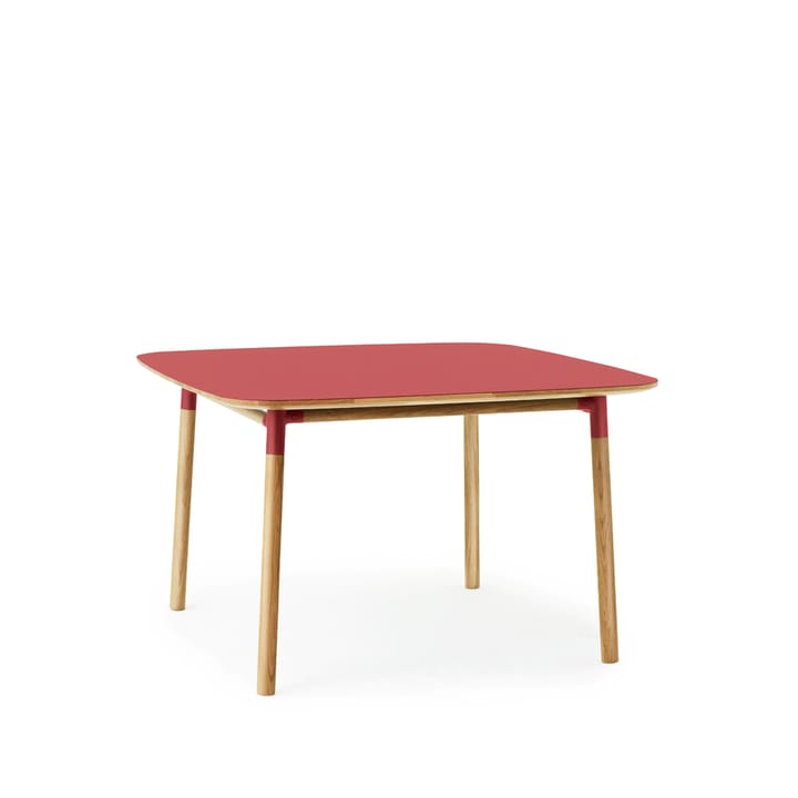 Form Eettafel 120x120 cm, red, eikenhouten poten Normann Copenhagen