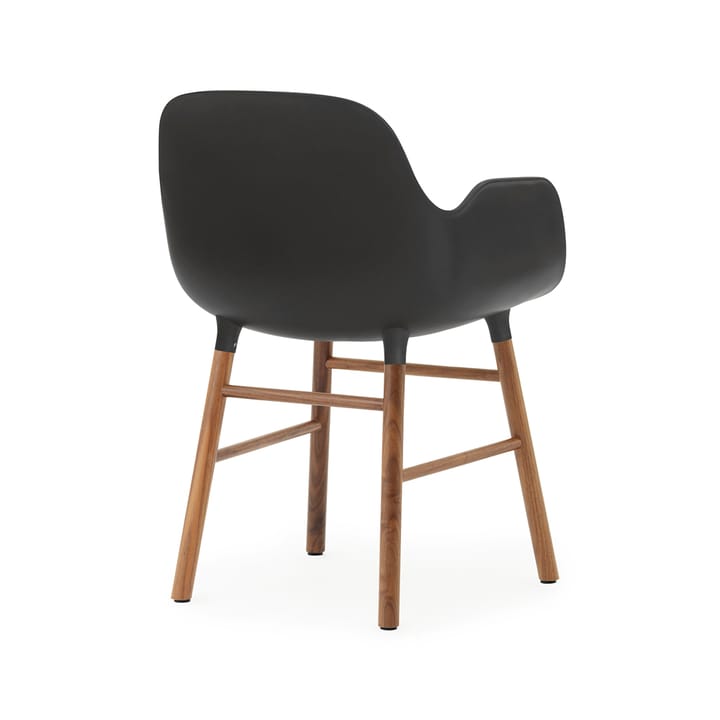 Form stoel met armleuningen, black, walnoothouten poten Normann Copenhagen