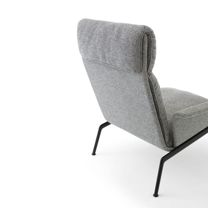 Muno LN17 High back loungefauteuil, Warm black-Hallingdal 0126 &Tradition