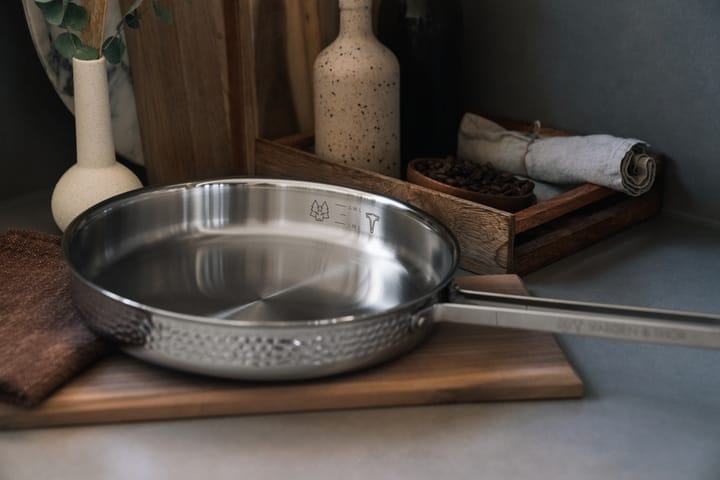 Model M1 gehamerde braadpan Ø28 cm - Chroom met deksel - Vargen & Thor