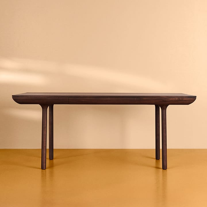 Rúna eettafel, walnoothout geolied Warm Nordic