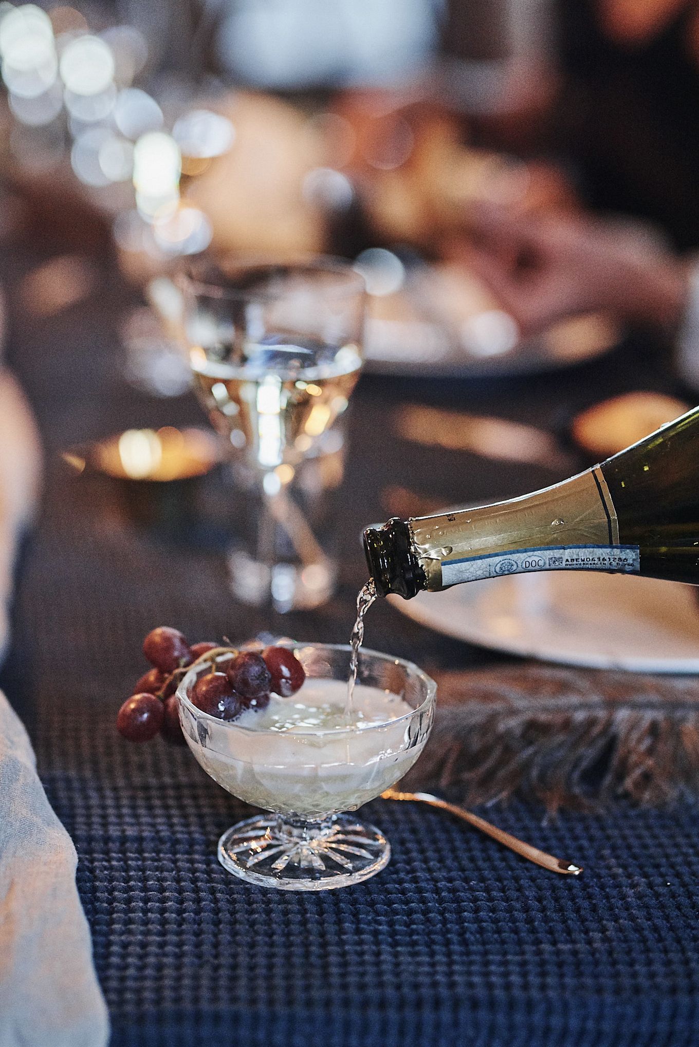 Ideeën voor je nieuwjaarsfeest: Serveer een feestelijk dessert, bijvoorbeeld een sorbet met champagne in een Harvey dessertschaal van Aida.