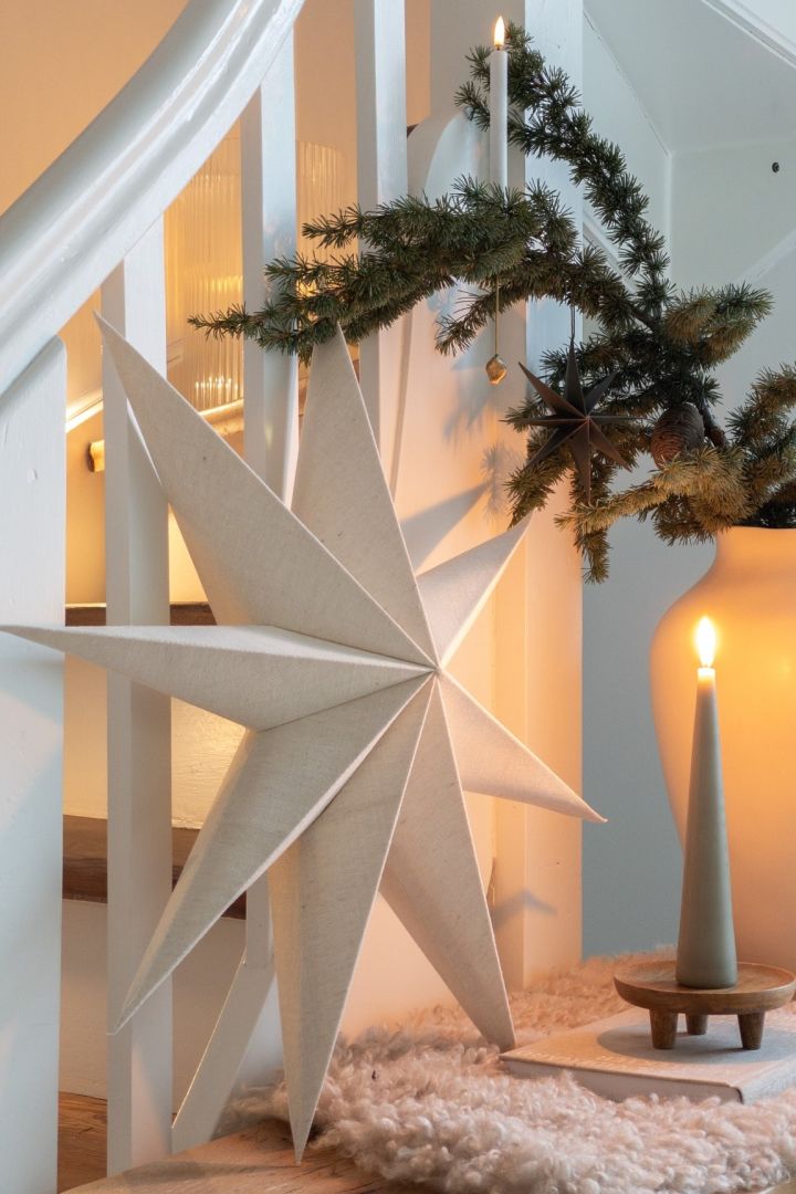 Hier zie je de populaire kerstster Bare staan in het huis van de Duitse influencer @Haus_tannenkamp.