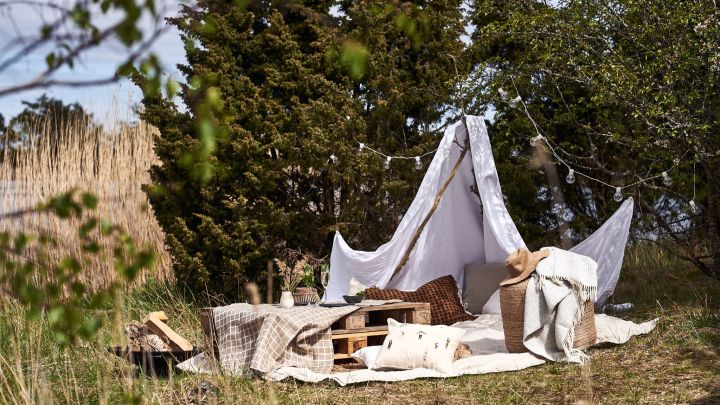 Tips voor dingen om deze zomer te doen zijn onder andere glamping als activiteit op een zomer bucketlist. 