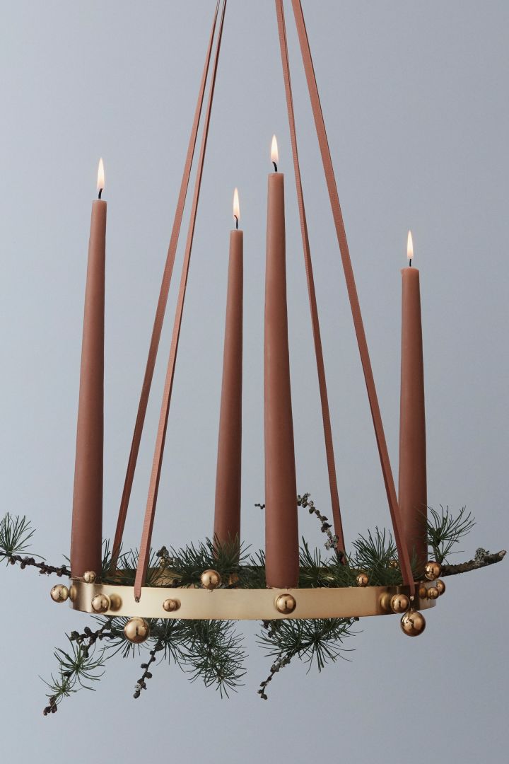 Laat je inspireren door stijlvolle adventskaarshouders voor kerst: Hier zie je de moderne en elegante Pearl adventskaarsenhouder van OYOY.