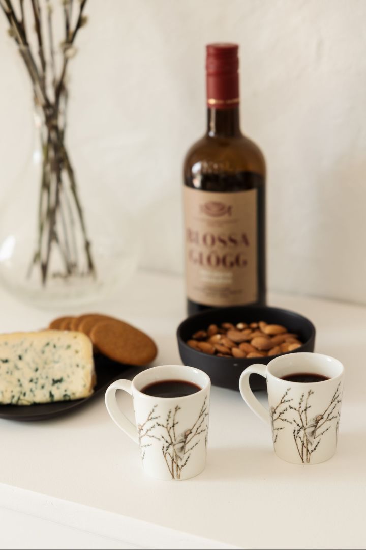 De schattige Little Willow espressokopjes van Design House Stockholm zijn perfect voor het serveren van Scandinavische glühwein, oftewel glögg. Het ontwerp van de kopjes voegt een elegante en stijlvolle touch toe aan je feestelijke tafelsetting, ideaal voor het genieten van deze heerlijke winterdrank.